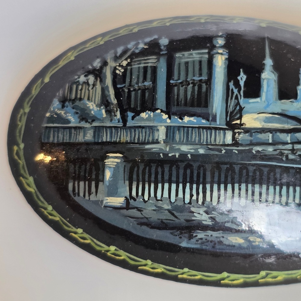 Vintage Russian Lacquer Brooch Hand Painted Night Cityscape Bridge‎ Oval Pin - Picture 2 of 4